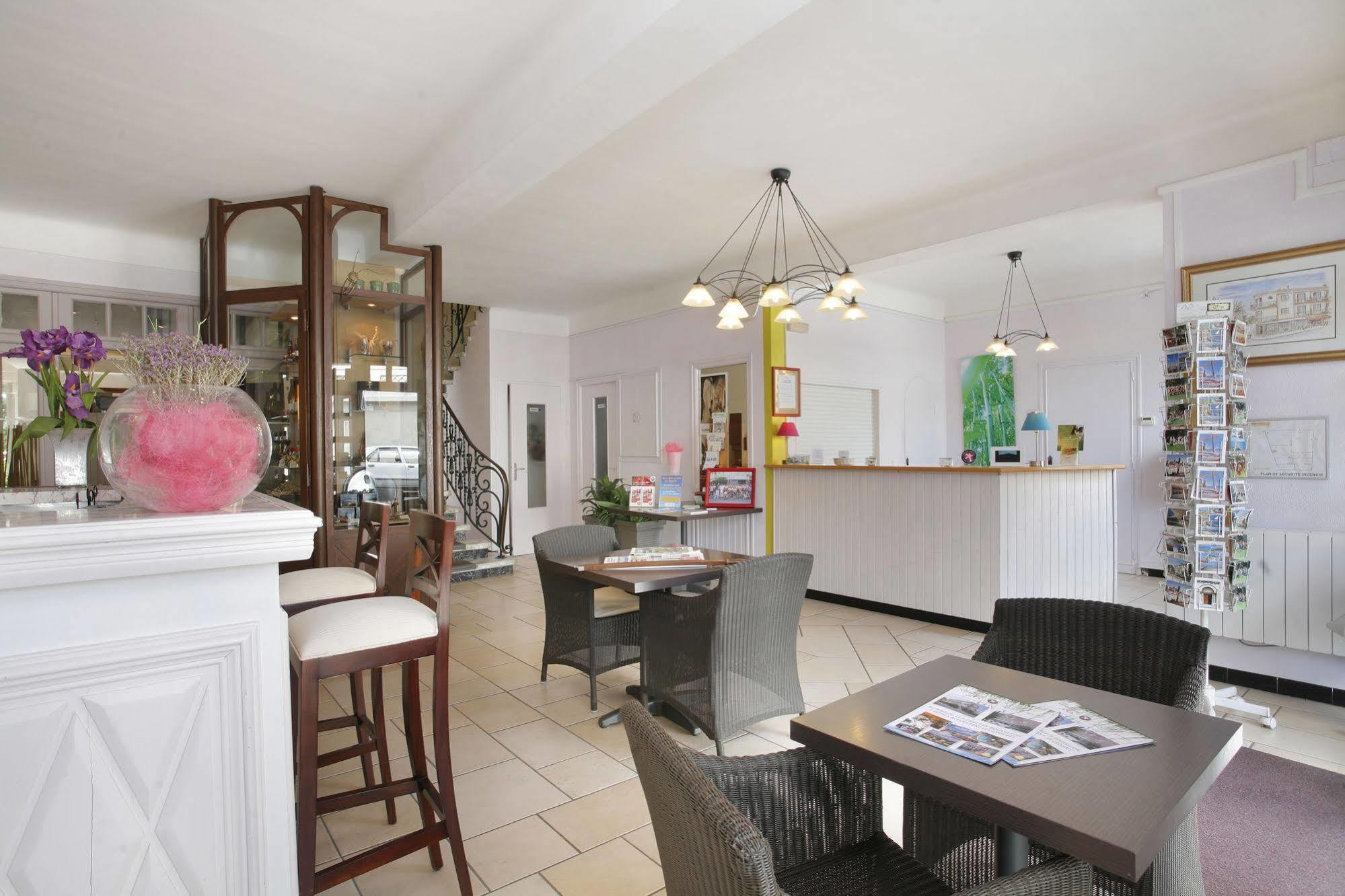 Hotel The Originals Perpignan Sud Le Grillon D'Or Le Boulou Exterior foto